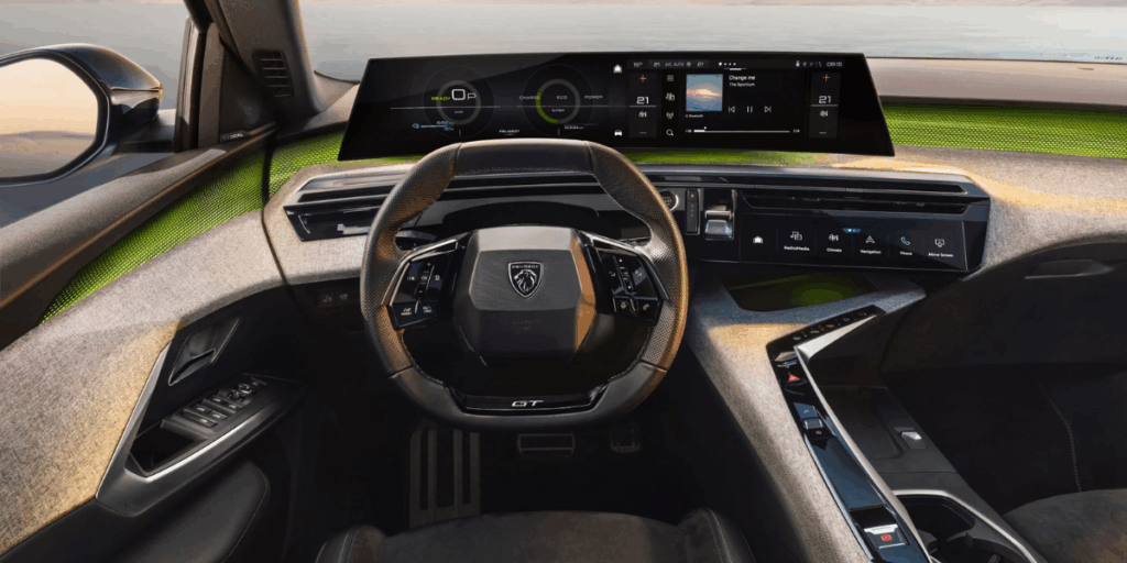 Futuristiskt och förarorienterat, precis det som Peugeot är kända för. (Foto: Peugeot)