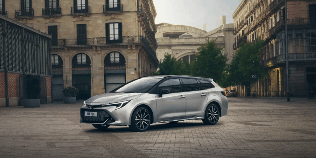 Toyota Corolla Touring Sports Hybrid under lupp från Europas motorjournalister. (Foto: Toyota)