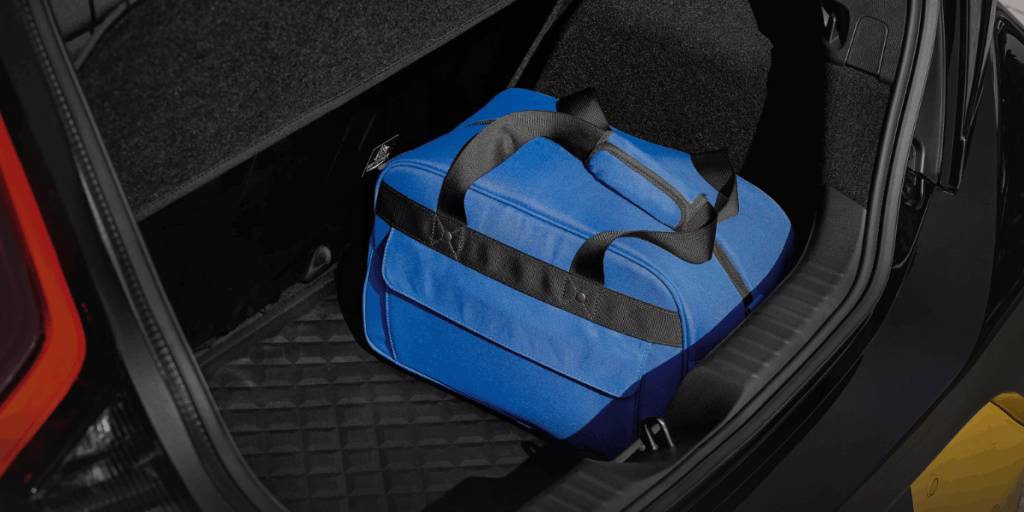 Lite trångt på sina ställen och baksätet bjuder inte in till långa bilsemestrar. (Foto: Toyota)