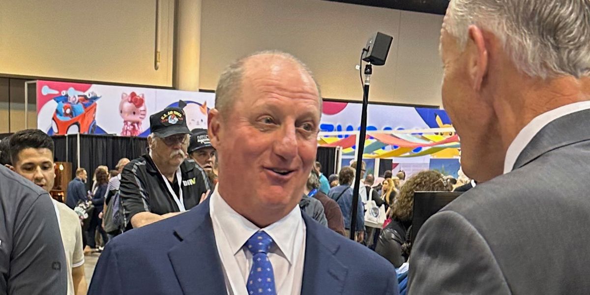 Hans lön har precis höjts till 230 miljoner kronor