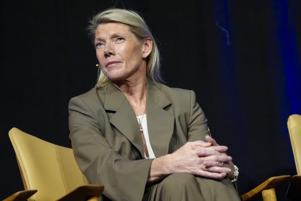 Hela samhället är under attack menar DNB:s vd Kjerstin Braathen. 